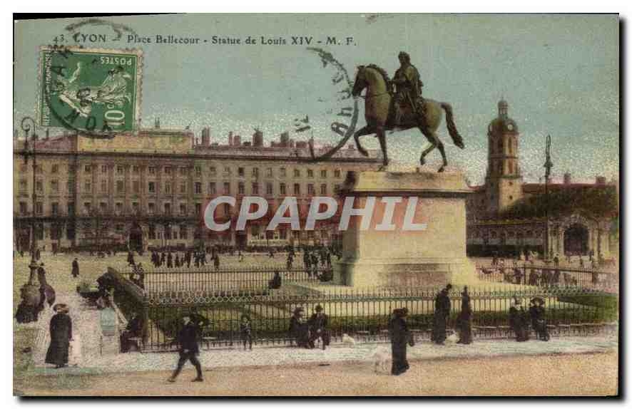 CPA Lyon Place Bellocour Statue de Louis XIV 