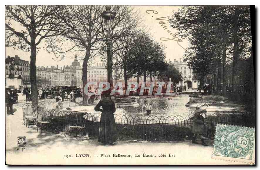 CPA Lyon Place Bellecour Le Bassin cote Est 