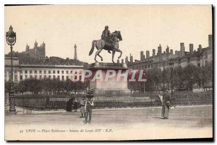 CPA Lyon Place Bellecour Statue de Louis XIV