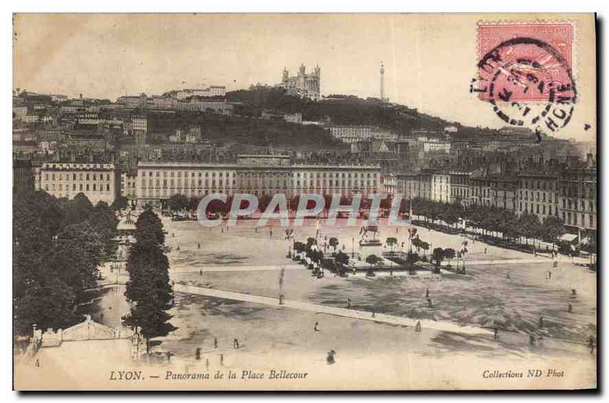 CPA Lyon Panorama de la Place Bellecour 