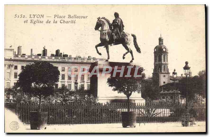 CPA Lyon Place Bellecour et Eglise de la Cbarite