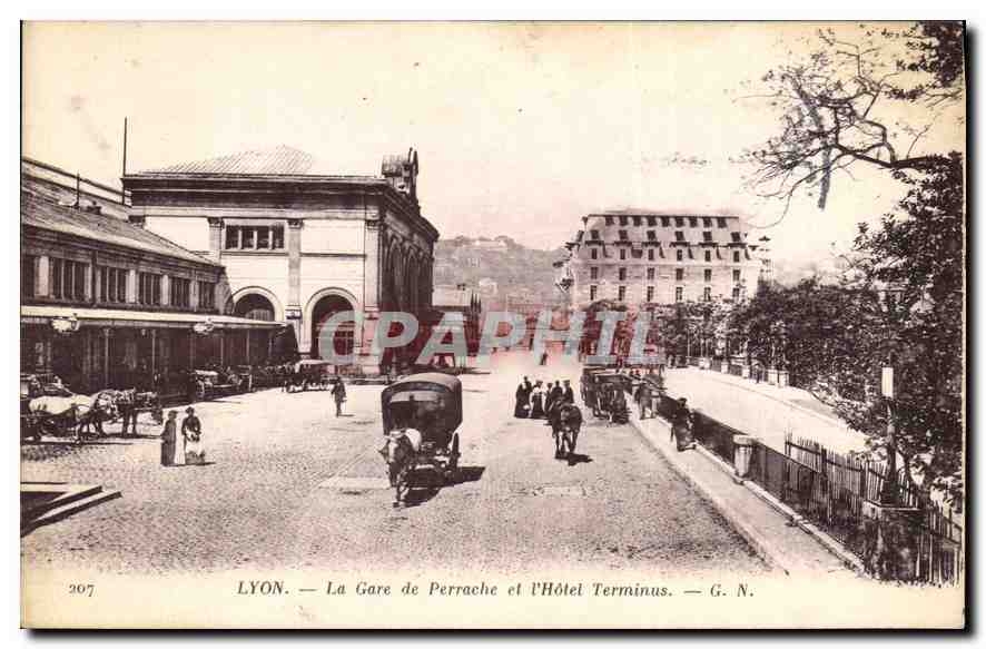 CPA Lyon La Gare de Perrache et l'Hotel Terminus 