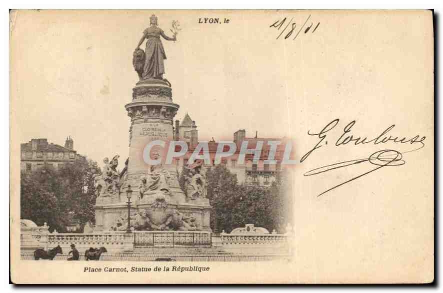 CPA Lyon Place Carnot Statue de la Republique 