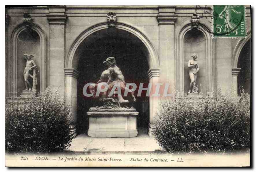 CPA Lyon Le Jardin du Musee Saint Pierre Statue du centaure