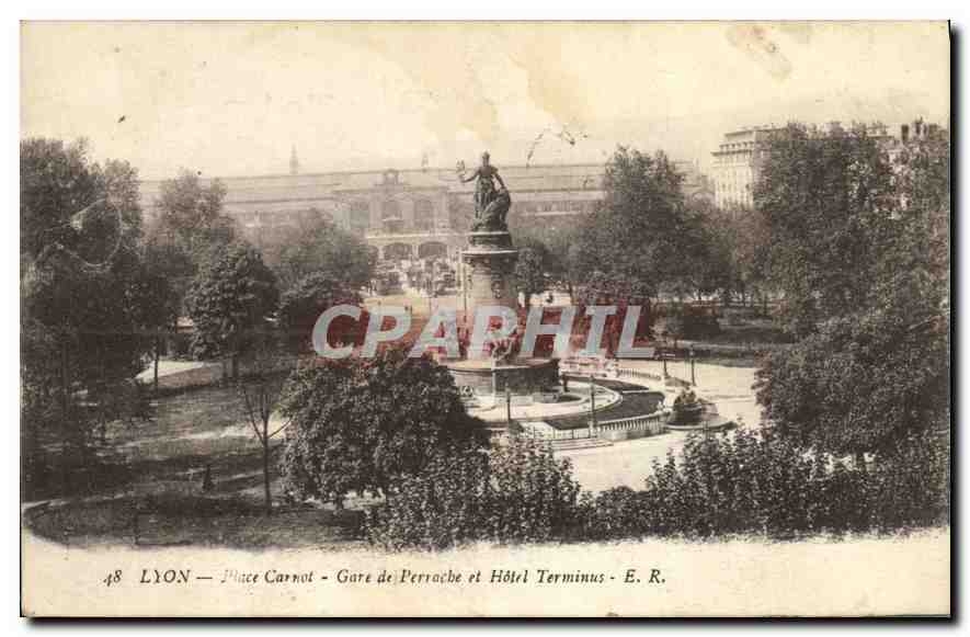 CPA Lyon Place Carnot Gare de Perrache et Hotel Terminus 