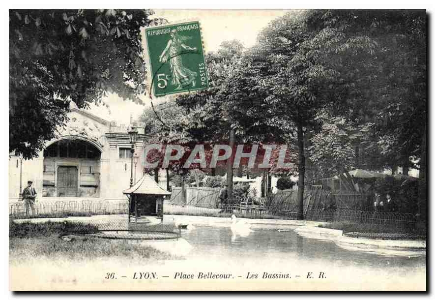 CPA Lyon Place Bellecour Les Bassins 