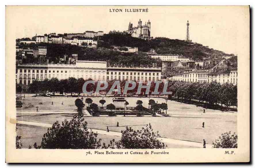 CPA Lyon Place Bellecour et Coteaux de Fourviere 