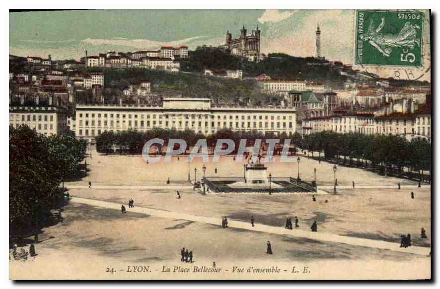 CPA Lyon La Place Bellecour Vue d'ensemble