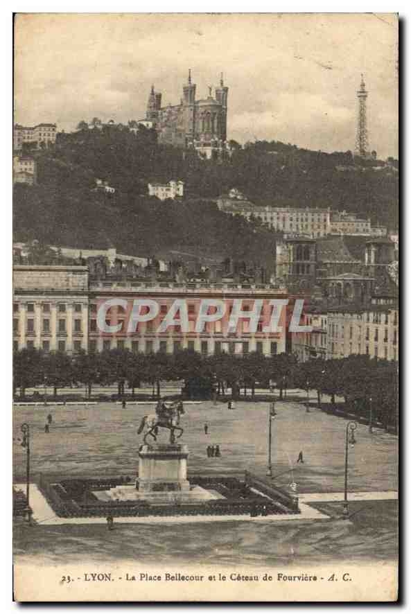 CPA Lyon La Place Bellecour et le Coteau de Fourviere 