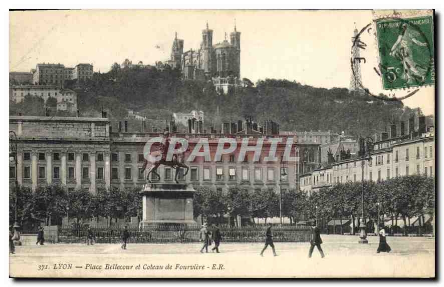 CPA Lyon Place Bellecour et Coteau de Fourviere