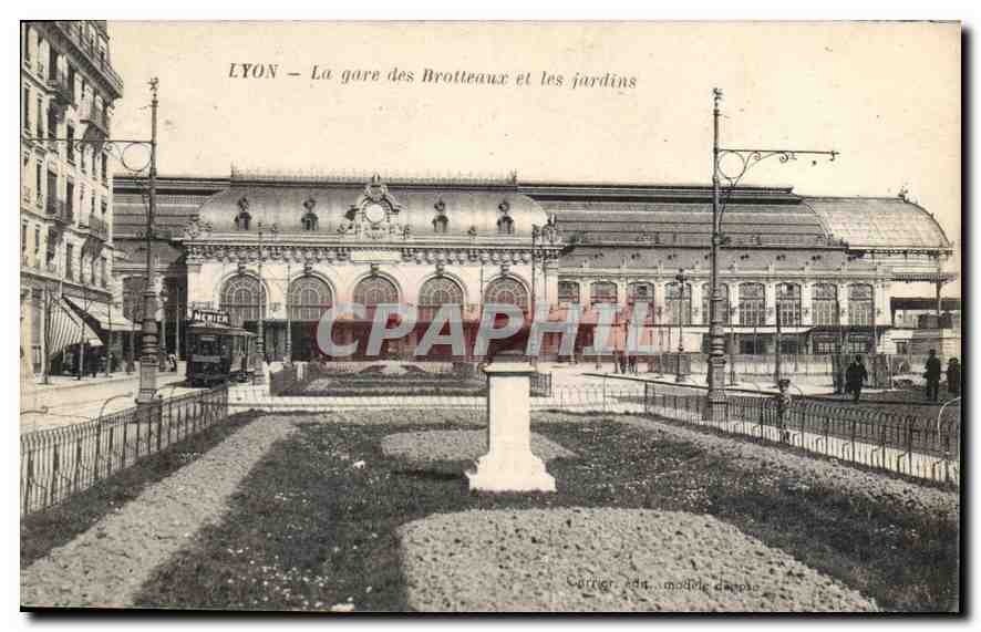 CPA Lyon La gare des Brotteaux et les jardins