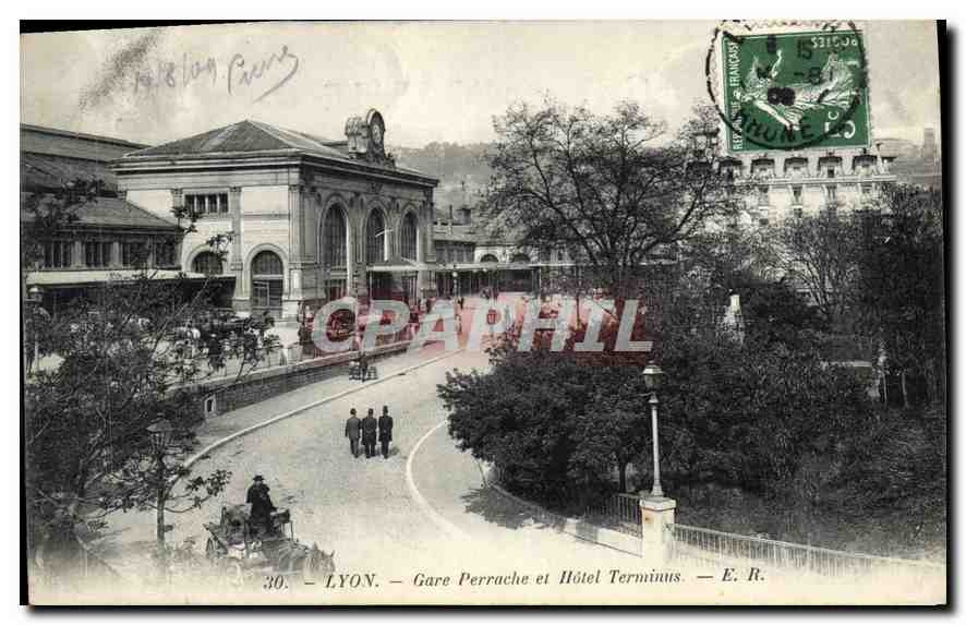 CPA Lyon Gare Perrache et Hotel Terminus