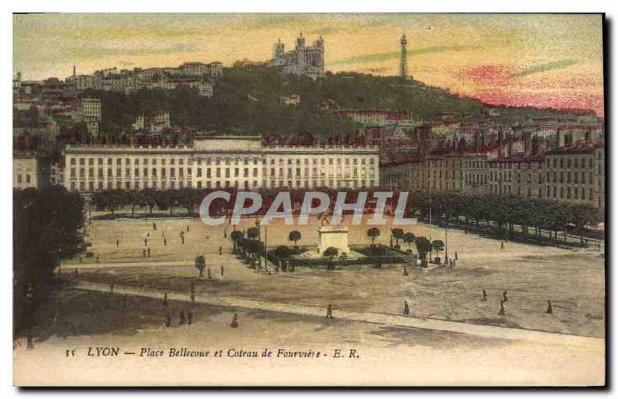 CPA Lyon Place Bellecour et Coteau de Fourviere 