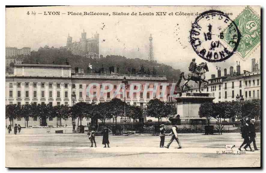 CPA Lyon Place Bellecour Statue de Louis XIV et Coteau 