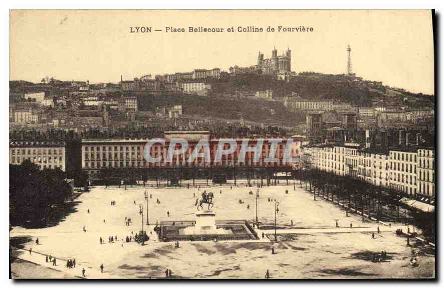 CPA Lyon Place Bellecour et Colline de Fourviere 