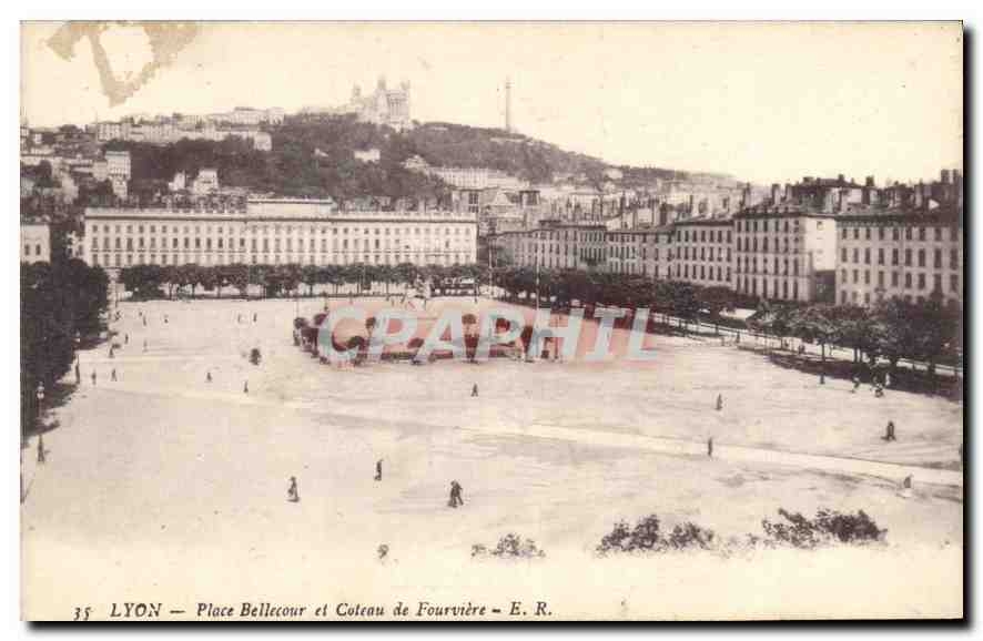 CPA Lyon Place Bellecour et Chateau de Fourviere 