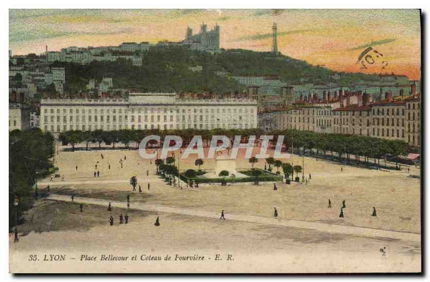 CPA Lyon Place Bellecour et Chateau de Fourviere