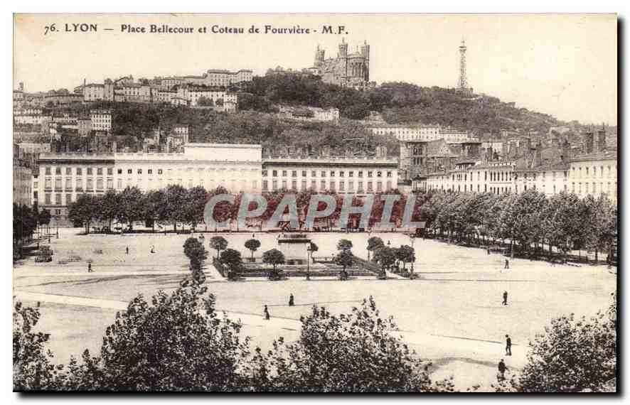 CPA Lyon Place Bellecour et Coteau de Fourviere 