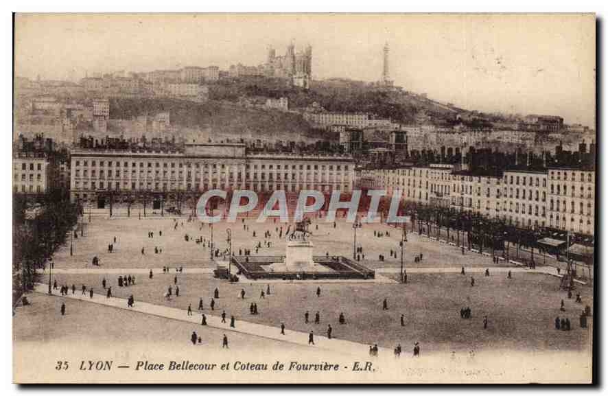 CPA Lyon Place Bellecour et Coteau de Fourviere