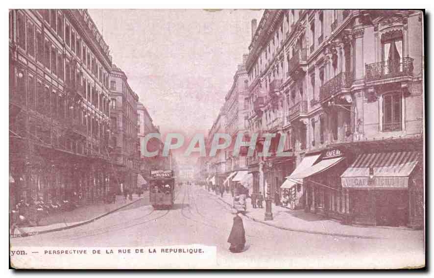 CPA Lyon Perspective de la rue de la Republique
