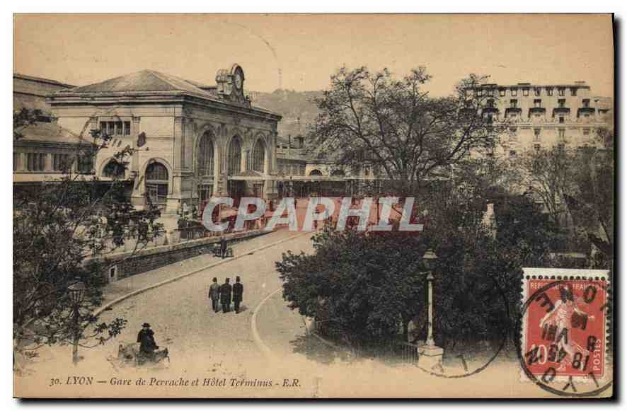 CPA Lyon Gare de Perrache et Hotel Terminus