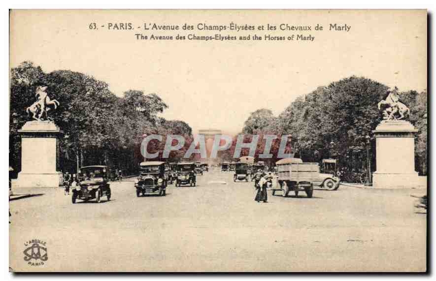 CPA Paris L'Avenue des Champs Elysees et les Chevaux de Marly