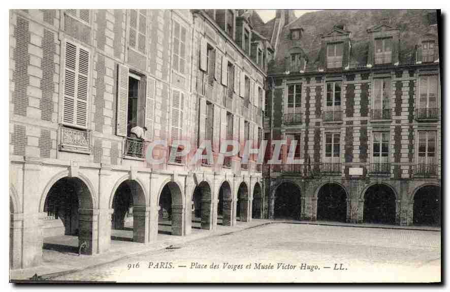 CPA Paris Place des Vosges et Musee Victor Hugo