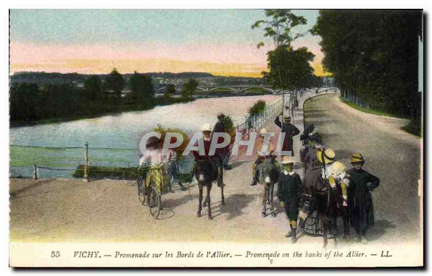 CPA Vichy Promenade sur les Bords de l'Allier Ane Mule