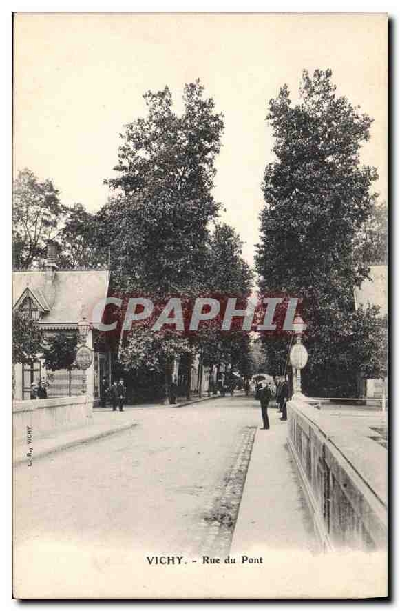 CPA Vichy Rue du Pont 