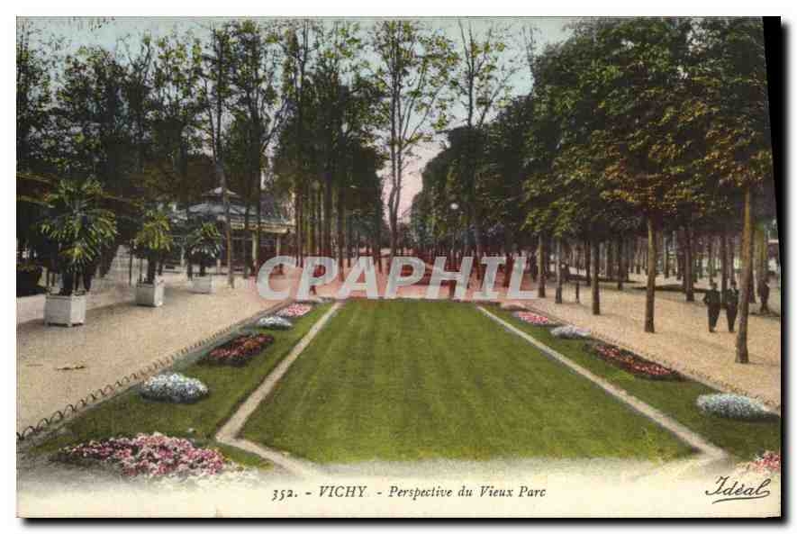 CPA Vichy Perspective du Vieux Parc 