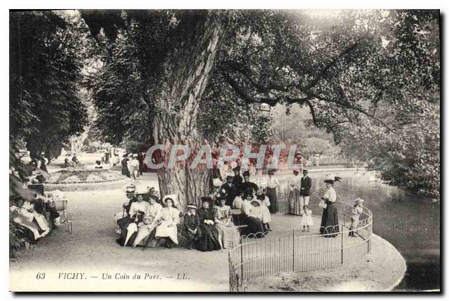 CPA Vichy Un Coin du Parc 