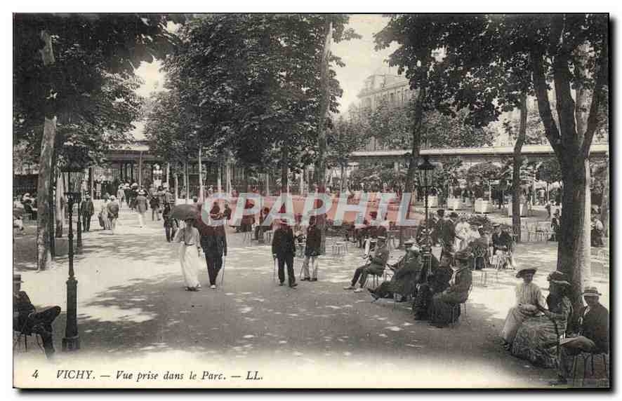 CPA Vichy Vue prise dans le Parc 