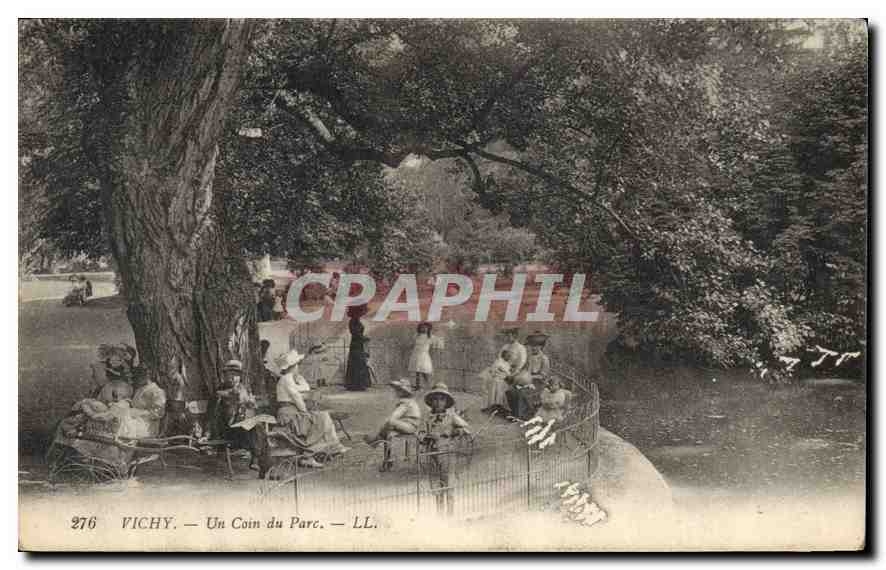CPA Vichy Un Coin du Parc 