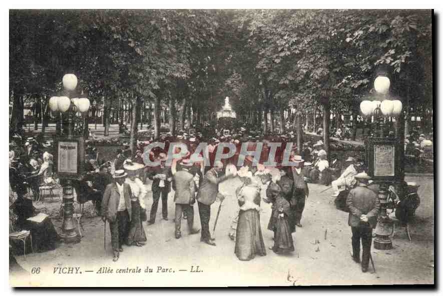 CPA Vichy Allee centrale du Parc 