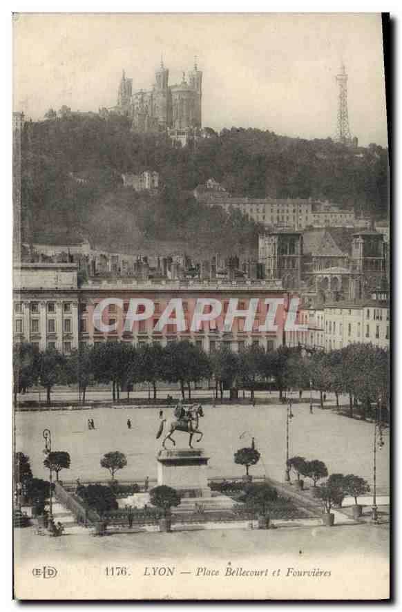 CPA Lyon Place Bellecour et Fourvieres 