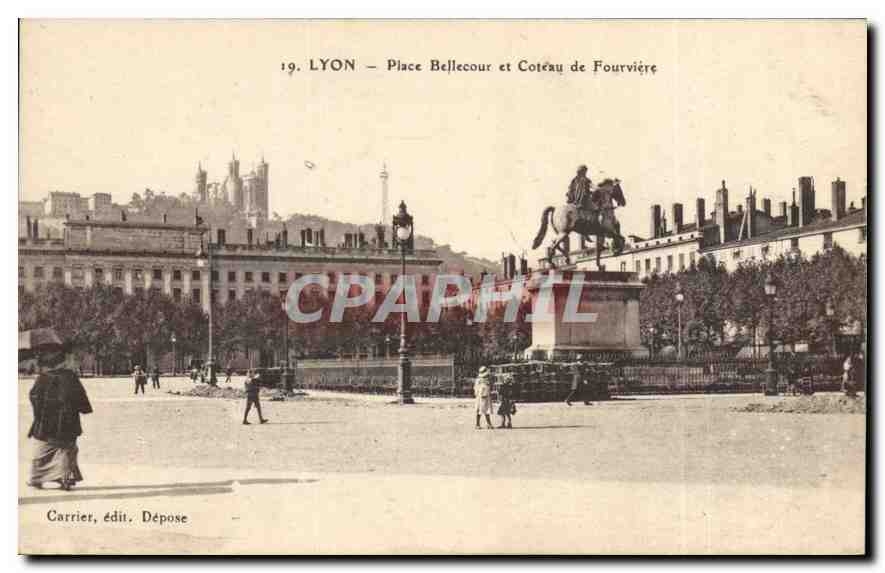 CPA Lyon Place Bellecour et Coteau de Fourviere 