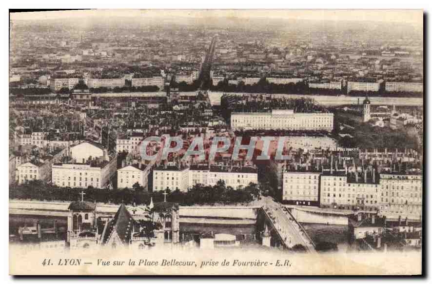 CPA Lyon Vue sur la Place Bellecour prise de Fourviere