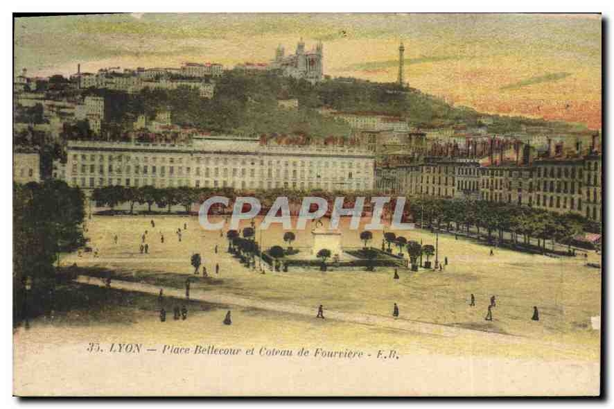 CPA Lyon Place Bellecour et Coteau de Fourviere
