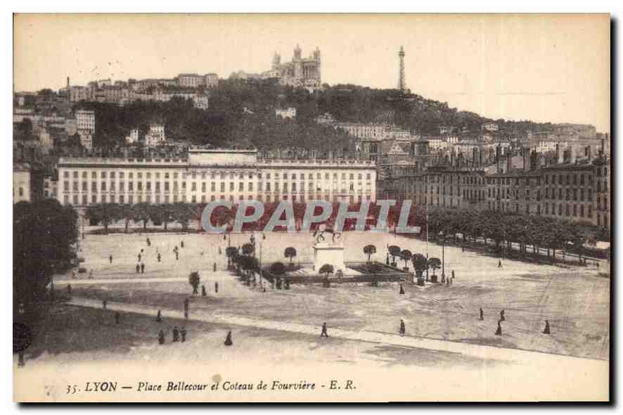 CPA Lyon Place Bellecour et Coteau de Fourviere