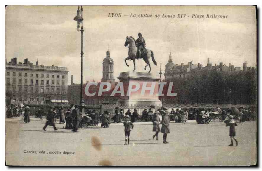 CPA Lyon La Statue de Louis XIV Place Bellecour