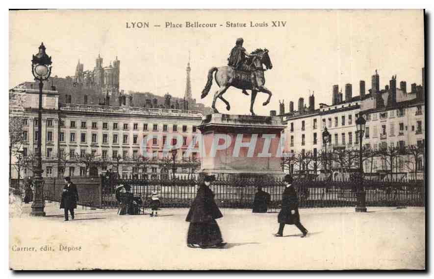 CPA Lyon Place Bellecour et Statue de Louis XIV