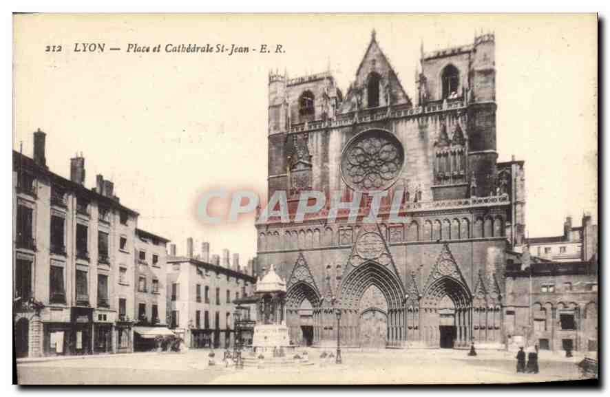 CPA Lyon Place et Cathedrale St Jean 