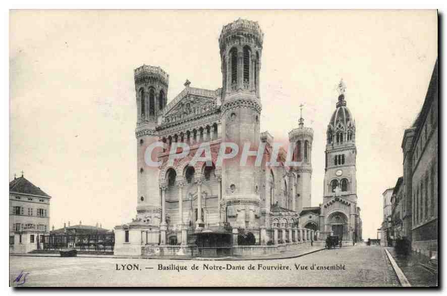CPA Lyon Basilique de Notre Dame de Fourviere Vue d'ensemble