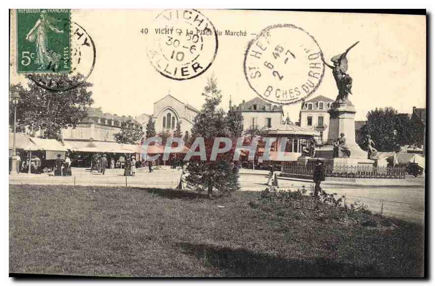 CPA Vichy La Place du Marche 