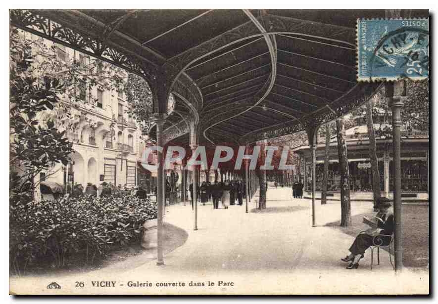 CPA Vichy Galerie couverte dans le Parc 