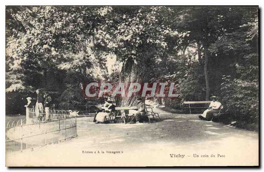 CPA Vichy Un coin du Parc 