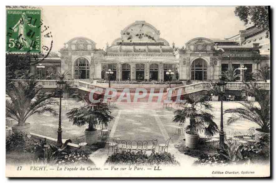 CPA Vichy La Facade du Casino Vue sur le Parc 