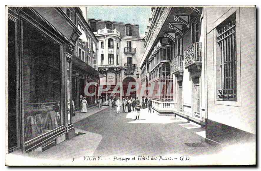 CPA Vichy Passage et Hotel des Postes 