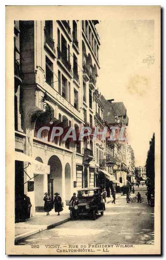 CPA Vichy Rue du President Wilson Carlton Hotel Automobile