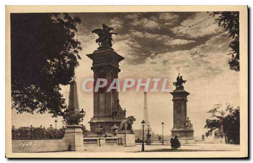 CPA Paris Motifs d'architecture decorant l'Entree du Pont Alexandre III Tour Eiffel